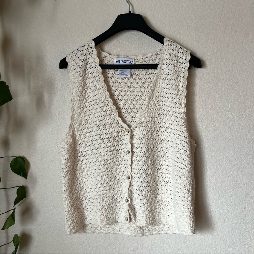 Vintage Crochet Shell Stitch Scalloped Button Up Vest in Ivory/Cream